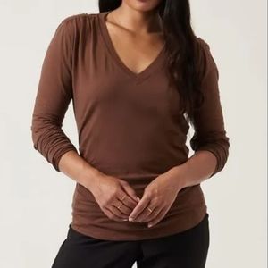 Athleta Outbound V-Neck Top XL Brown Ruched Side Athleisure Strech Yoga Minimal